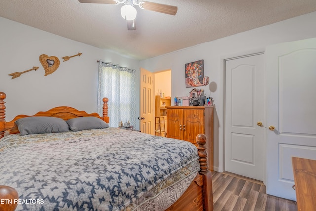 159 Little Creek Ln, Lafollette, TN 37766 - bedroom featuring wood finished floors, a textured ceiling, and a ceiling fan