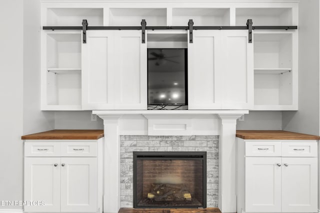 115 Tsuhdatsi Way, Loudon, TN 37774 - detailed view of a barn door