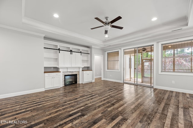 115 Tsuhdatsi Way, Loudon, TN 37774 - unfurnished living room featuring ceiling fan, dark wood-style floors, baseboards, crown molding, and recessed lighting