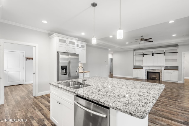 115 Tsuhdatsi Way, Loudon, TN 37774 - kitchen with appliances with stainless steel finishes, a sink, ornamental molding, dark wood-style floors, and recessed lighting