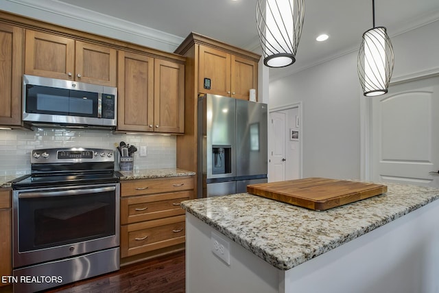 220 Tommotley Dr, Loudon, TN 37774 - kitchen featuring stainless steel appliances, crown molding, brown cabinetry, a kitchen island, and recessed lighting