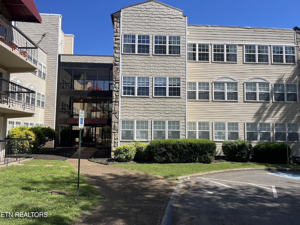 2749 Sullins St Unit C111, Knoxville, TN 37919 - photo 1