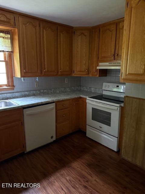 547 Knob Rd, Vonore, TN 37885 - kitchen featuring white appliances, under cabinet range hood, dark wood-style floors, light countertops, and a sink