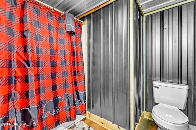 1513 Tyler Way, Sevierville, TN 37876 - bathroom with toilet and a shower with shower curtain