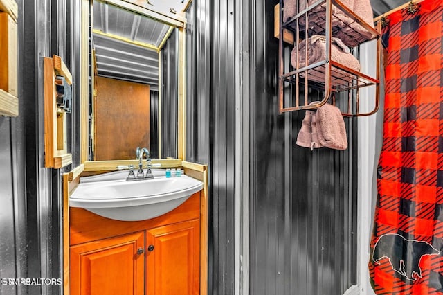 1513 Tyler Way, Sevierville, TN 37876 - full bath with vanity and curtained shower