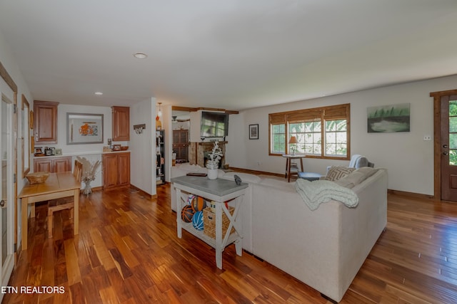 1932 Duncan Rd, Knoxville, TN 37919 - living area featuring wood finished floors, recessed lighting, and baseboards