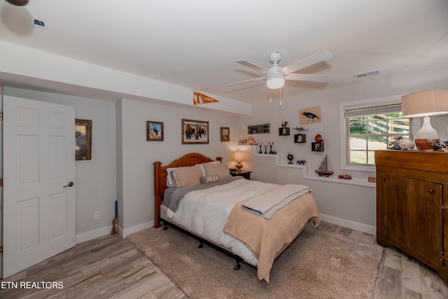 1932 Duncan Rd, Knoxville, TN 37919 - bedroom with light wood finished floors, baseboards, and ceiling fan
