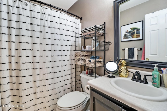 3021 Shawnee Rd, Crossville, TN 38572 - full bath with toilet, vanity, a shower with shower curtain, and a textured wall