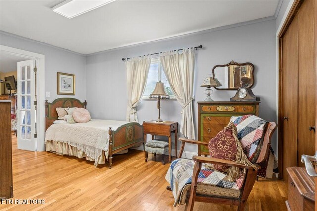 5912 New Beaver Creek Dr, Knoxville, TN 37931 - bedroom with crown molding and wood finished floors