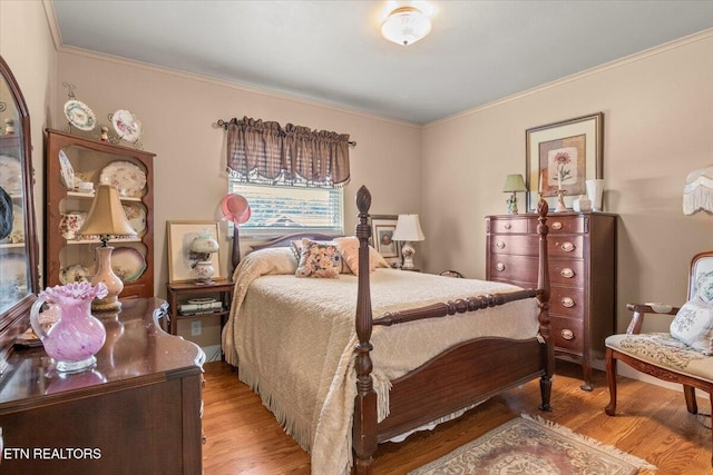 5912 New Beaver Creek Dr, Knoxville, TN 37931 - bedroom with light wood-style flooring and crown molding