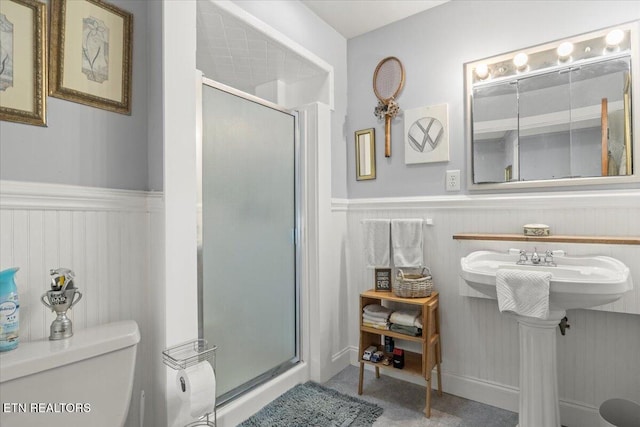 5912 New Beaver Creek Dr, Knoxville, TN 37931 - full bathroom with a wainscoted wall, toilet, and a shower stall