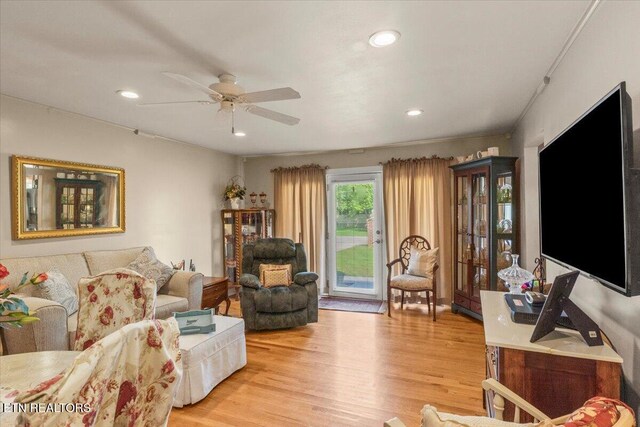 5912 New Beaver Creek Dr, Knoxville, TN 37931 - living area featuring a ceiling fan, light wood finished floors, and recessed lighting