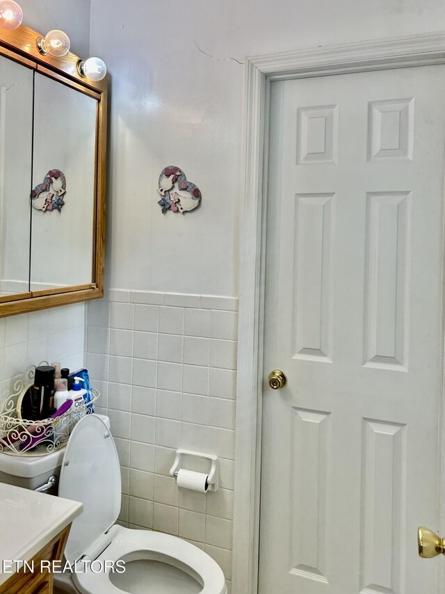 762 Commanche Dr, Jefferson City, TN 37760 - bathroom with tile walls, toilet, and vanity