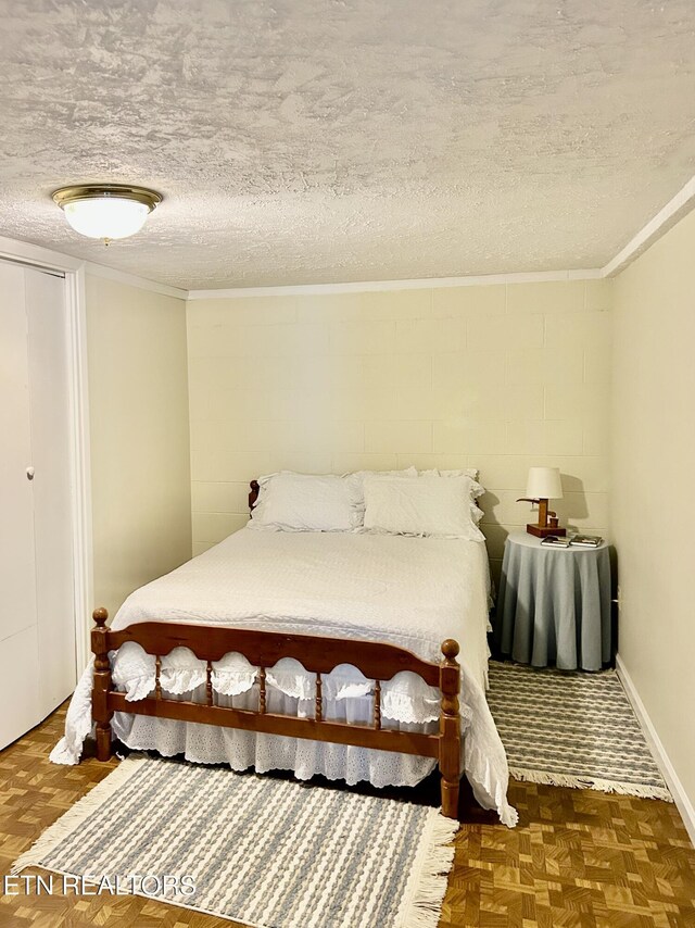 762 Commanche Dr, Jefferson City, TN 37760 - bedroom featuring concrete block wall, a textured ceiling, and crown molding