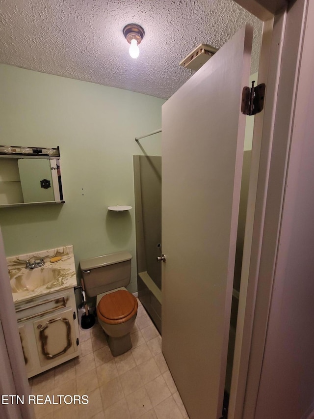 1403 Skyline Dr, New Market, TN 37820 - full bathroom with shower / bath combination, toilet, vanity, and a textured ceiling