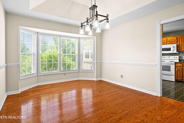 178 Scenic Hill Ln, Lenoir City, TN 37771 - empty room with a chandelier, dark wood-style floors, and baseboards