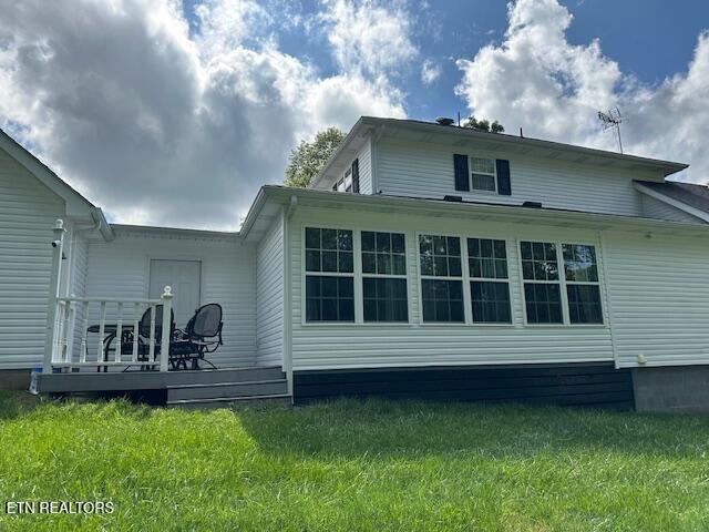 133 Coolidge Rd, Lafollette, TN 37766 - rear view of house featuring a lawn and a deck