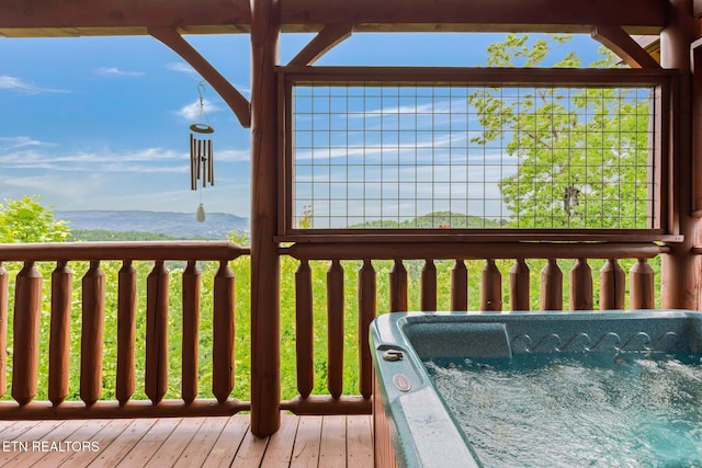 2819 White Oak Ridge Ln, Sevierville, TN 37862 - view of wooden terrace