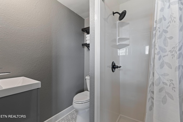 2940 Tower Rd, Sevierville, TN 37876 - full bathroom featuring curtained shower, toilet, and tile patterned flooring