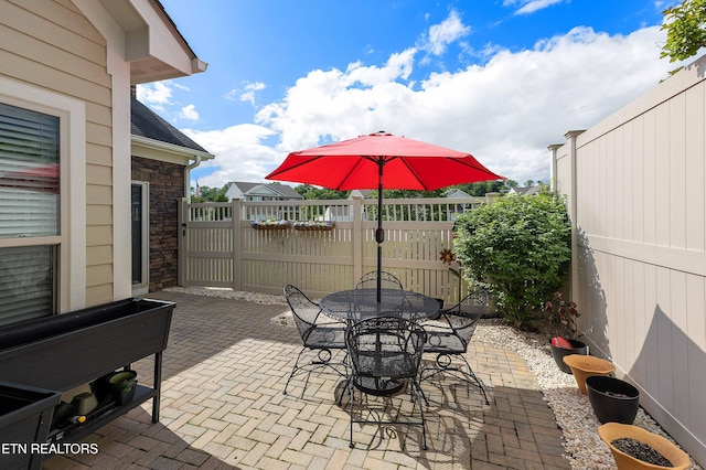 4921 Willow Bluff Cir, Knoxville, TN 37914 - view of patio / terrace with outdoor dining area
