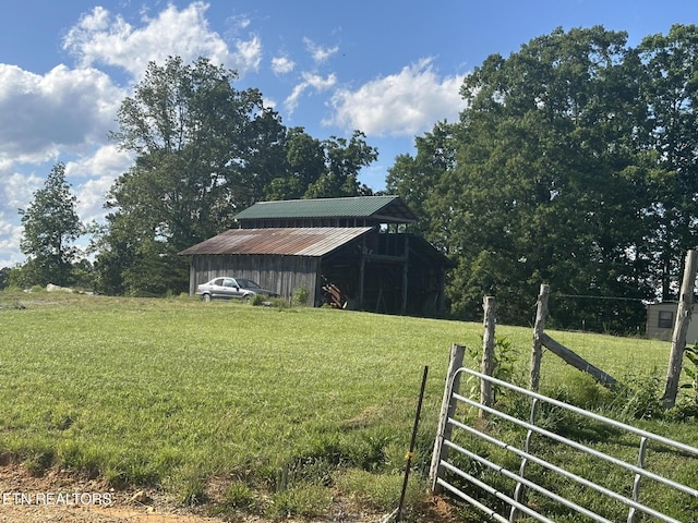 3101 Watson Rd, Loudon, TN 37774 - view of yard featuring an outbuilding