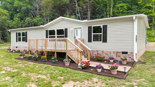 1587 Sweetwater Rd, Philadelphia, TN 37846 - view of front facade featuring crawl space, a front lawn, and a wooden deck