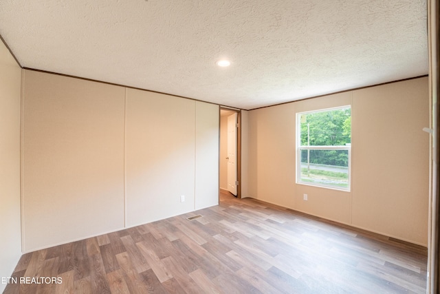 1587 Sweetwater Rd, Philadelphia, TN 37846 - unfurnished room featuring light wood-type flooring, a textured ceiling, and recessed lighting