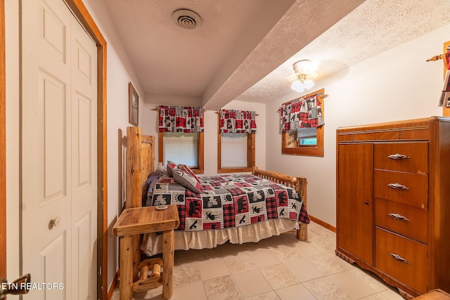 258 Marina Ln, Lafollette, TN 37766 - bedroom with baseboards and a textured ceiling