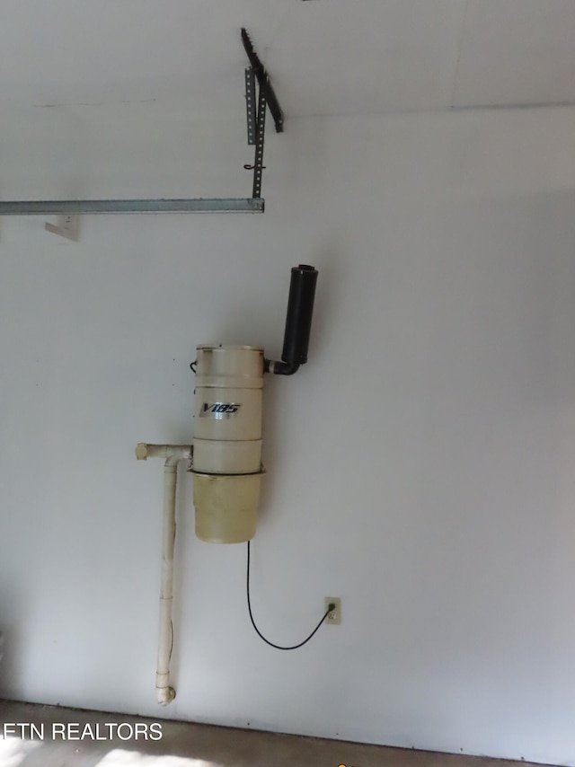5820 Rockwood Ln, Knoxville, TN 37921 - detailed view of a central vacuum unit