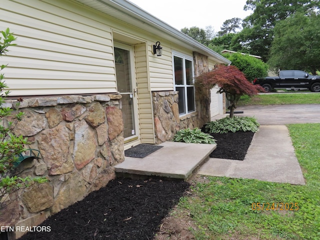 5820 Rockwood Ln, Knoxville, TN 37921 - doorway to property with stone siding