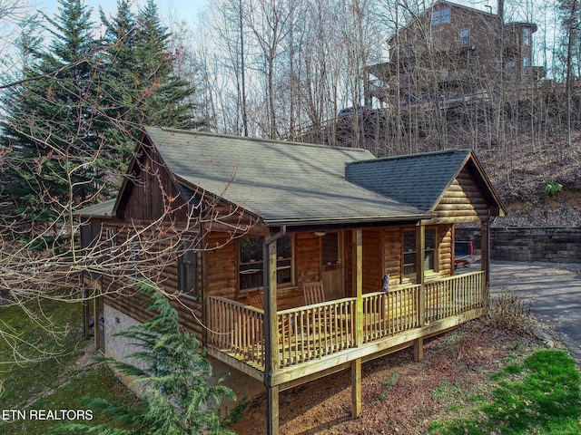 1127 Oak Ct, Gatlinburg, TN 37738 - view of front facade featuring covered porch and roof with shingles