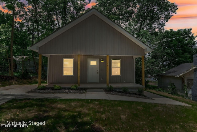 319 S Elmwood St, Knoxville, TN 37914 - view of front of home with a porch