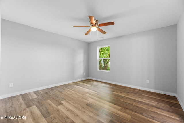 319 S Elmwood St, Knoxville, TN 37914 - unfurnished room with wood finished floors, baseboards, and ceiling fan