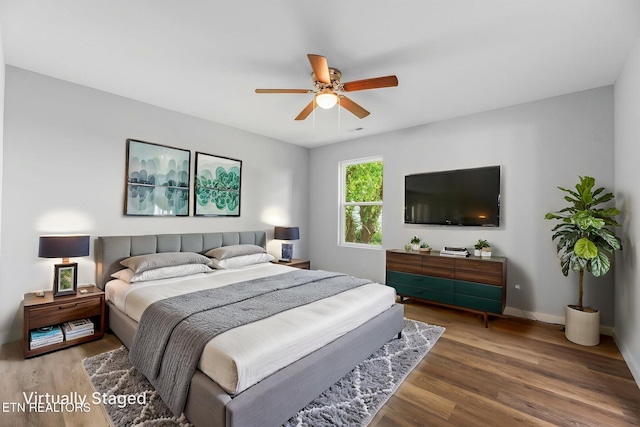 319 S Elmwood St, Knoxville, TN 37914 - bedroom featuring wood finished floors, baseboards, and ceiling fan
