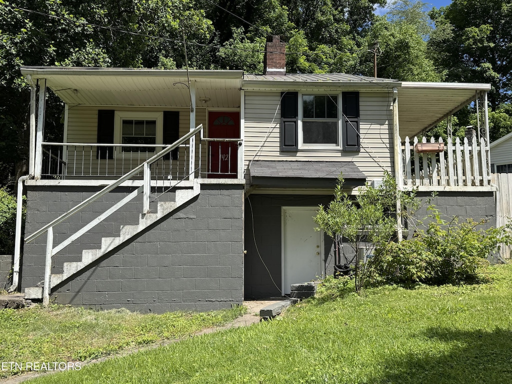 142 W Wadsworth Cir, Oak Ridge, TN 37830 - manufactured / mobile home with a chimney, a front yard, stairs, a porch, and view of wooded area