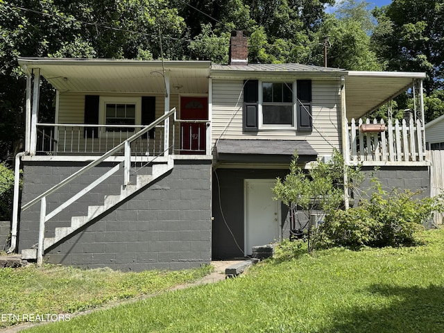 142 W Wadsworth Cir, Oak Ridge, TN 37830 - manufactured / mobile home featuring a chimney, a front yard, stairway, a porch, and view of wooded area