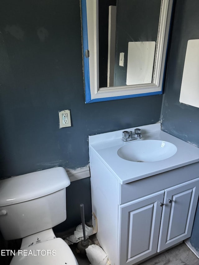 142 W Wadsworth Cir, Oak Ridge, TN 37830 - half bath featuring vanity and toilet
