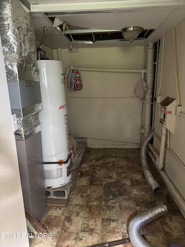 142 W Wadsworth Cir, Oak Ridge, TN 37830 - utilities featuring gas water heater