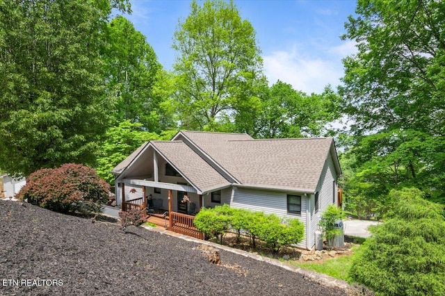 334 Little Buck Ln, Lafollette, TN 37766 - view of front facade with covered porch and roof with shingles