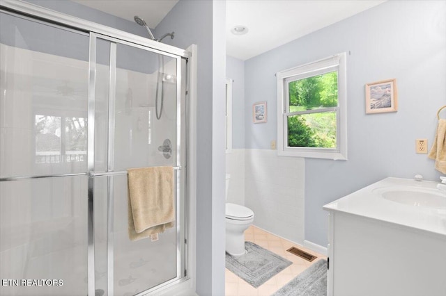 334 Little Buck Ln, Lafollette, TN 37766 - full bath featuring a stall shower, toilet, vanity, and tile patterned floors