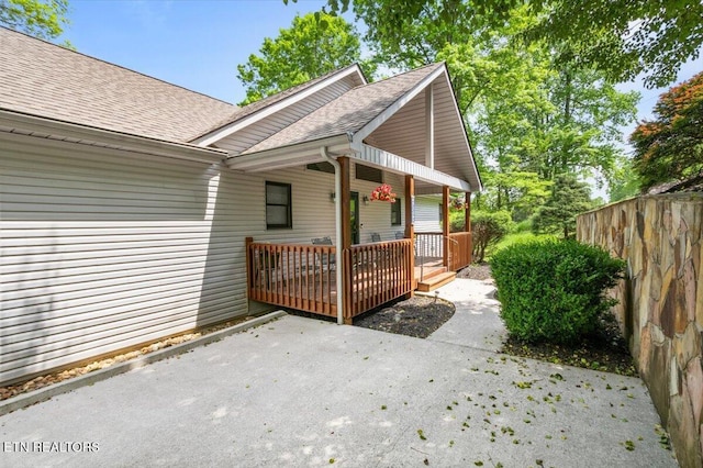 334 Little Buck Ln, Lafollette, TN 37766 - view of side of home with a shingled roof and a porch