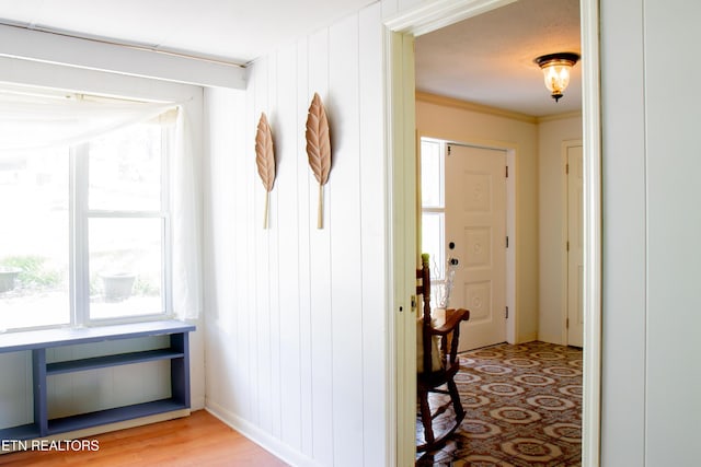109 Cumberland View Dr, Oak Ridge, TN 37830 - foyer entrance with crown molding and baseboards