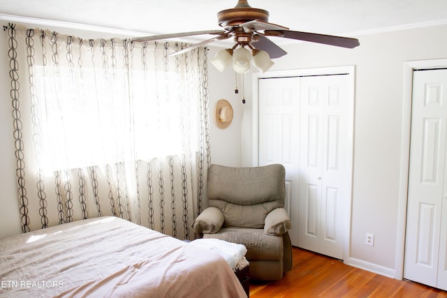 109 Cumberland View Dr, Oak Ridge, TN 37830 - bedroom featuring wood finished floors, a ceiling fan, a closet, ornamental molding, and baseboards