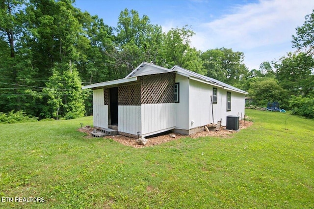 147 Cove Hollow Rd, Lafollette, TN 37766 - view of property exterior with a yard and cooling unit