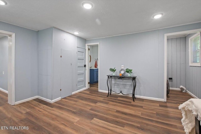 147 Cove Hollow Rd, Lafollette, TN 37766 - interior space featuring wood finished floors, baseboards, a textured ceiling, recessed lighting, and crown molding