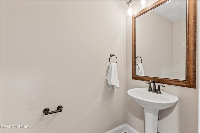 1017 Brighton Dr, Alcoa, TN 37701 - bathroom featuring baseboards