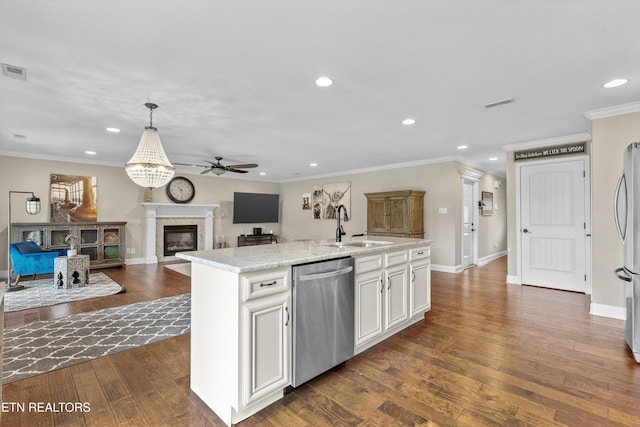 1017 Brighton Dr, Alcoa, TN 37701 - kitchen with stainless steel appliances, a sink, a ceiling fan, crown molding, and recessed lighting