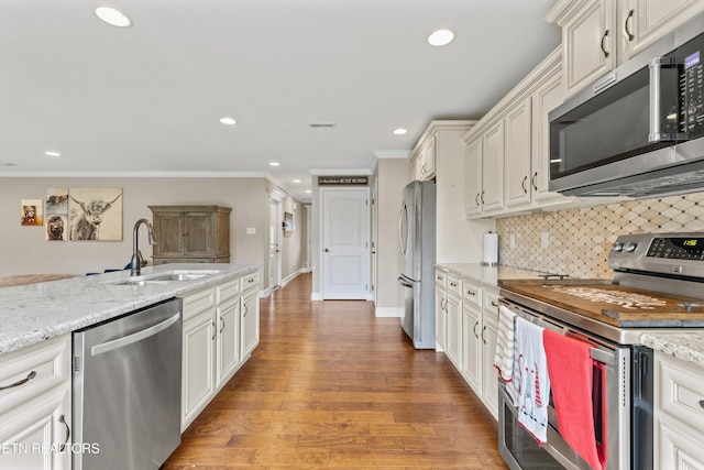 1017 Brighton Dr, Alcoa, TN 37701 - kitchen featuring stainless steel appliances, a sink, crown molding, decorative backsplash, and recessed lighting