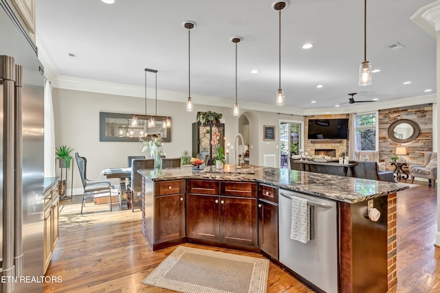 211 Cool Springs Blvd, Knoxville, TN 37934 - kitchen featuring appliances with stainless steel finishes, arched walkways, a ceiling fan, crown molding, and open floor plan