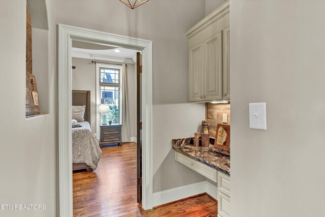 211 Cool Springs Blvd, Knoxville, TN 37934 - hall featuring light wood-type flooring and baseboards